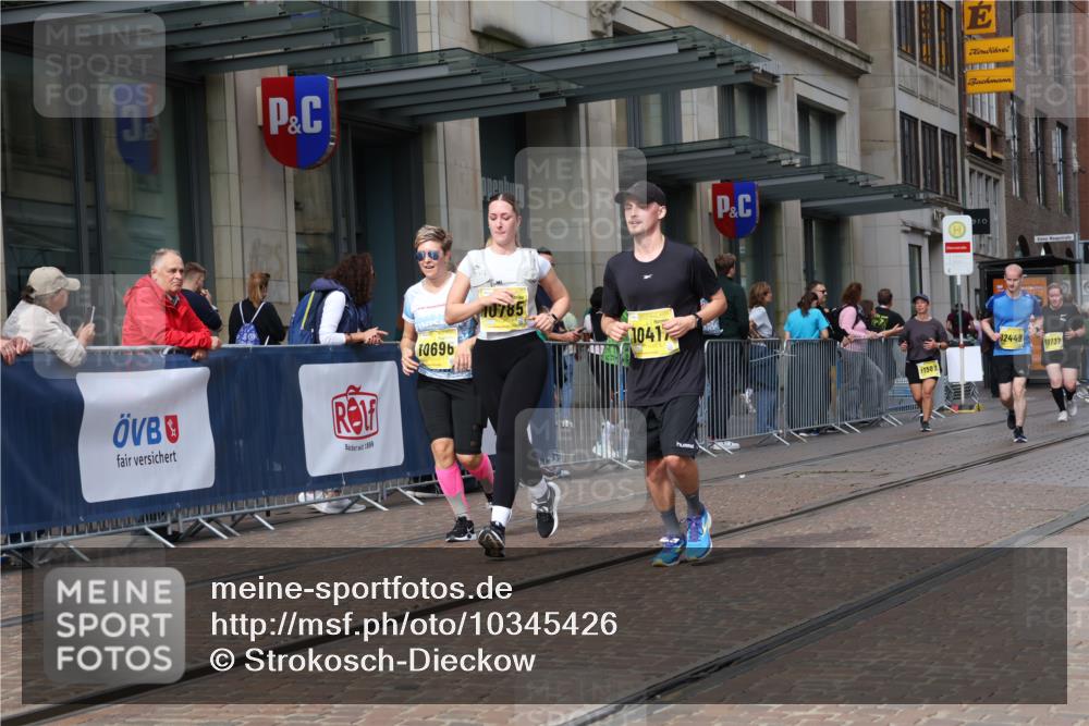 13.09.2026 - 21. swb-Marathon Bremen Strokosch-Dieckow http://msf.ph/oto/10345426 13.09.2026 11:09:30 Ziel 10234, 10386, 10417, 10424, 10435, 10645, 10696, 10712, 10737, 10785, 10990, 10991, 11119, 11192, 11383, 11437, 11441, 11937, 12409, 12449, 10314, 10424, 10556, 10664, 10686, 10694, 10769, 10823, 10981, 10983, 11091, 11192, 11225, 11764, 11882, 11883, 11914, 11915, 11987, 11995, 12155, 12322, 12474, 12491, 12532, 13607 meine-sportfotos.de