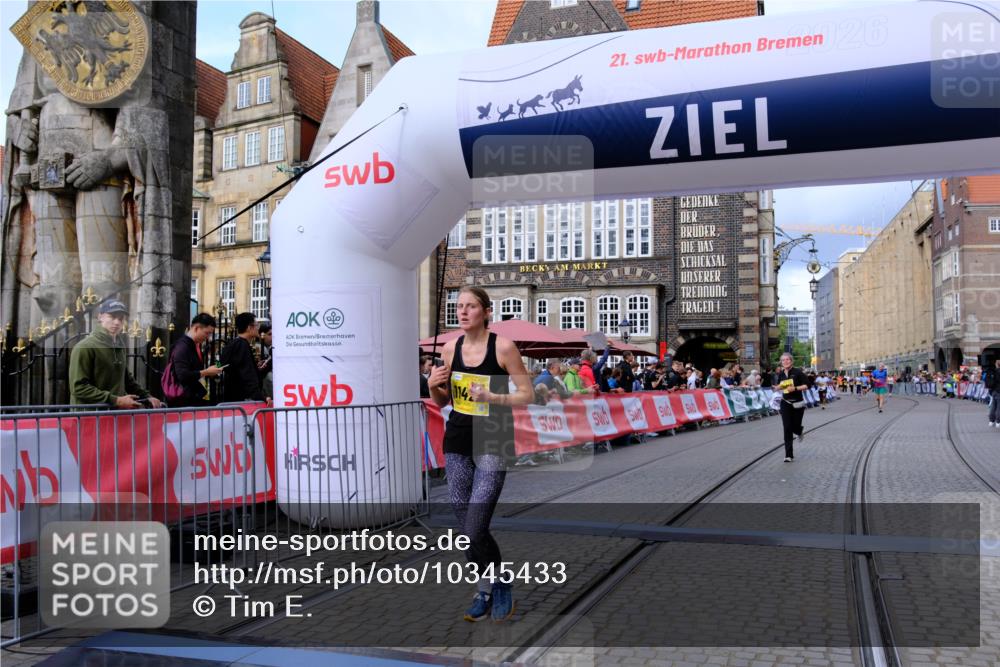 13.09.2026 - 21. swb-Marathon Bremen Tim E. http://msf.ph/oto/10345433 13.09.2026 11:15:36 Ziel 10606, 11424, 11990 meine-sportfotos.de