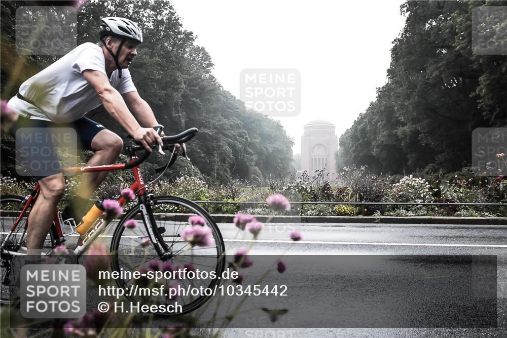 13.09.2026 - Stadtparktriathlon H.Heesch http://msf.ph/oto/10345442 13.09.2026 09:25:07 Radfahren 113, 131 meine-sportfotos.de