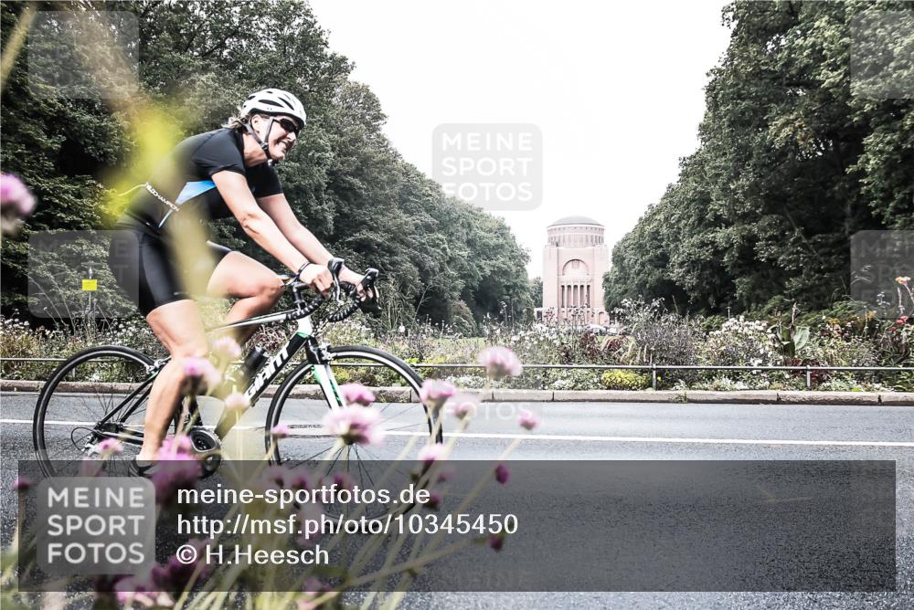13.09.2026 - Stadtparktriathlon H.Heesch http://msf.ph/oto/10345450 13.09.2026 10:56:34 Radfahren 413, 670, 688 meine-sportfotos.de