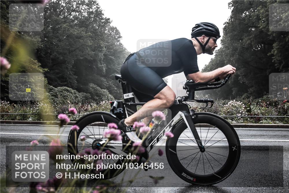13.09.2026 - Stadtparktriathlon H.Heesch http://msf.ph/oto/10345456 13.09.2026 09:25:12 Radfahren 126, 131 meine-sportfotos.de
