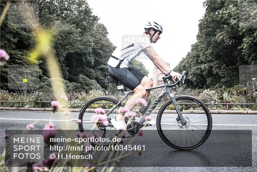 13.09.2026 - Stadtparktriathlon H.Heesch http://msf.ph/oto/10345461 13.09.2026 10:56:38 Radfahren 670, 679, 688 meine-sportfotos.de