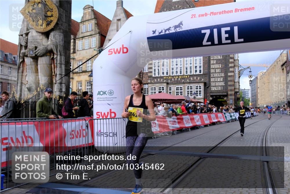 13.09.2026 - 21. swb-Marathon Bremen Tim E. http://msf.ph/oto/10345462 13.09.2026 11:15:36 Ziel 10606, 11424, 11990 meine-sportfotos.de