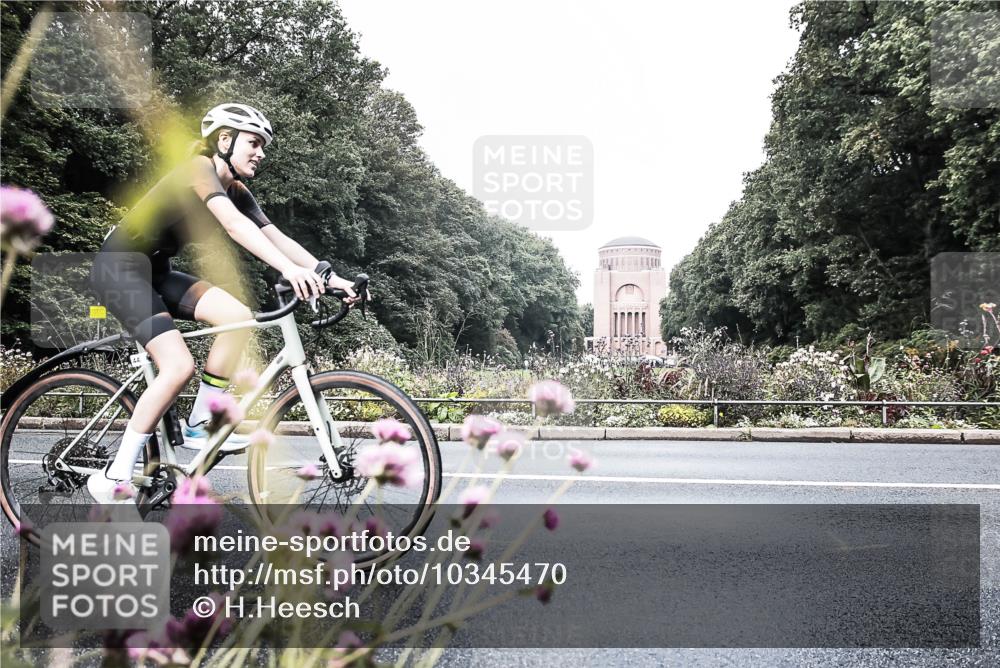 13.09.2026 - Stadtparktriathlon H.Heesch http://msf.ph/oto/10345470 13.09.2026 10:56:43 Radfahren 376, 443 meine-sportfotos.de