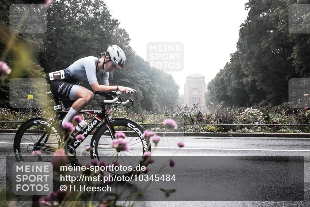 13.09.2026 - Stadtparktriathlon H.Heesch http://msf.ph/oto/10345484 13.09.2026 09:25:46 Radfahren 86, 191, 199 meine-sportfotos.de