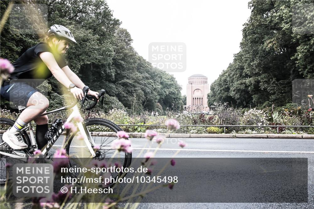 13.09.2026 - Stadtparktriathlon H.Heesch http://msf.ph/oto/10345498 13.09.2026 10:57:03 Radfahren 382, 415, 480 meine-sportfotos.de