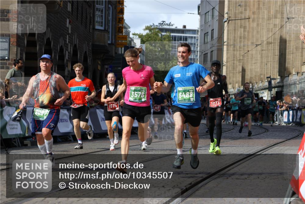 13.09.2026 - 21. swb-Marathon Bremen Strokosch-Dieckow http://msf.ph/oto/10345507 13.09.2026 13:27:53 Ziel 323, 593, 857, 940, 1006, 1373, 1574, 2345, 2668, 2686, 3013, 3460, 3521, 4421, 4496, 4593, 5081, 5220, 5290, 5358, 5557, 5616, 6067, 6306, 7110, 9727, 488, 1343, 1456, 3480, 5462, 7926, 8188, 8656, 9067, 9145, 9167, 9168, 13069 meine-sportfotos.de