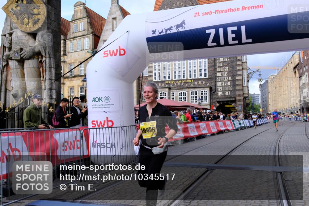 13.09.2026 - 21. swb-Marathon Bremen Tim E. http://msf.ph/oto/10345517 13.09.2026 11:15:39 Ziel 10606, 11424 meine-sportfotos.de