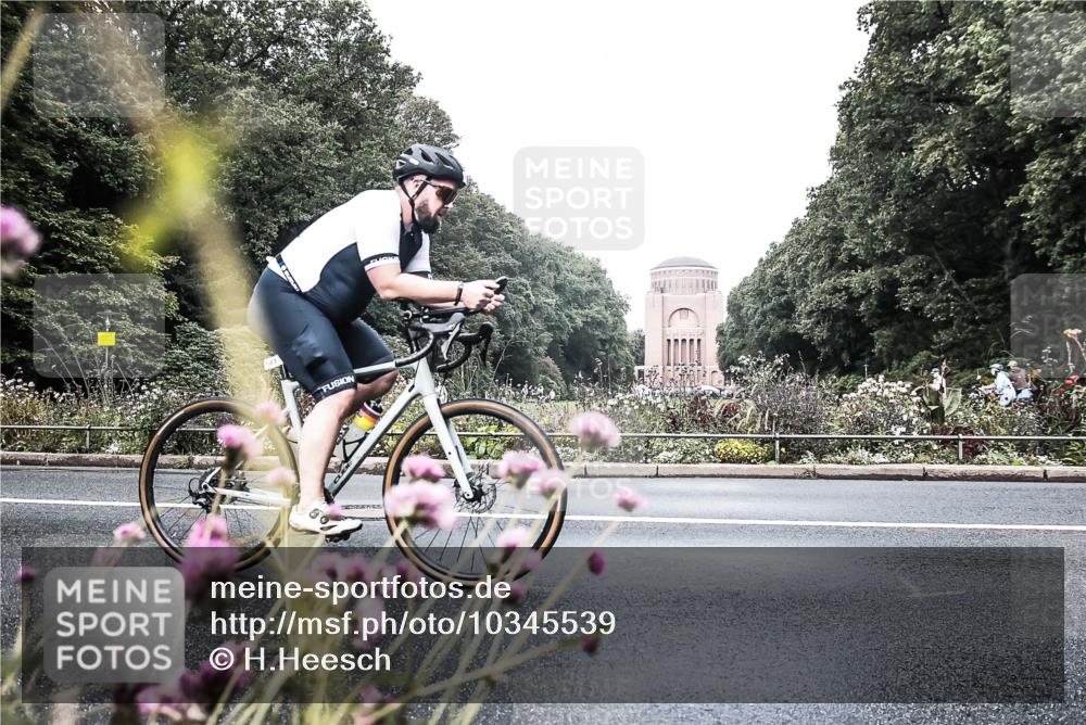 13.09.2026 - Stadtparktriathlon H.Heesch http://msf.ph/oto/10345539 13.09.2026 10:57:26 Radfahren 404, 534, 536, 541 meine-sportfotos.de