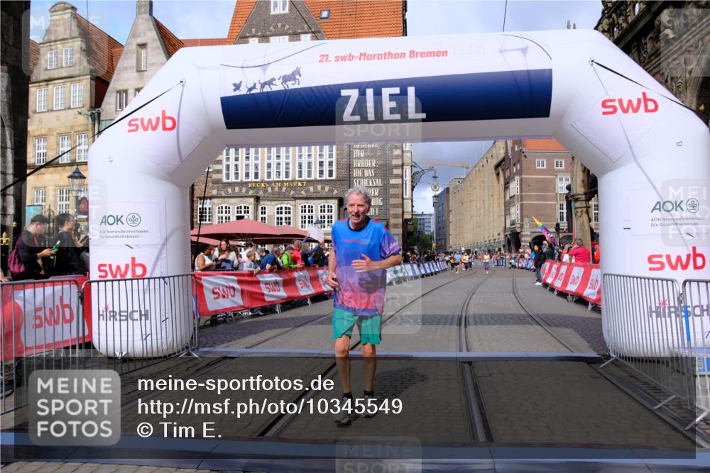 13.09.2026 - 21. swb-Marathon Bremen Tim E. http://msf.ph/oto/10345549 13.09.2026 11:15:46 Ziel 10606, 11424, 11504 meine-sportfotos.de