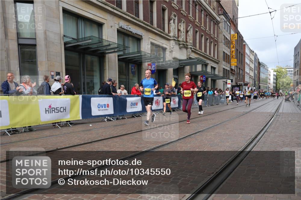 13.09.2026 - 21. swb-Marathon Bremen Strokosch-Dieckow http://msf.ph/oto/10345550 13.09.2026 11:09:36 Ziel 10299, 10435, 10645, 10696, 10737, 10751, 10990, 10991, 11119, 11383, 11437, 11441, 12449, 10234, 10386, 10417, 10424, 10556, 10664, 10686, 10694, 10696, 10712, 10769, 10785, 10823, 10981, 10983, 10990, 10991, 11192, 11225, 11764, 11882, 11883, 11914, 11915, 11937, 11995, 12322, 12409, 12474, 12491, 12532, 13607 meine-sportfotos.de