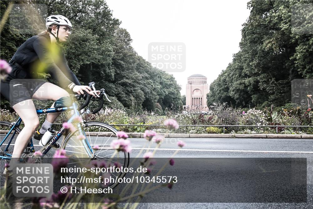 13.09.2026 - Stadtparktriathlon H.Heesch http://msf.ph/oto/10345573 13.09.2026 10:57:39 Radfahren 400, 512, 560, 619 meine-sportfotos.de