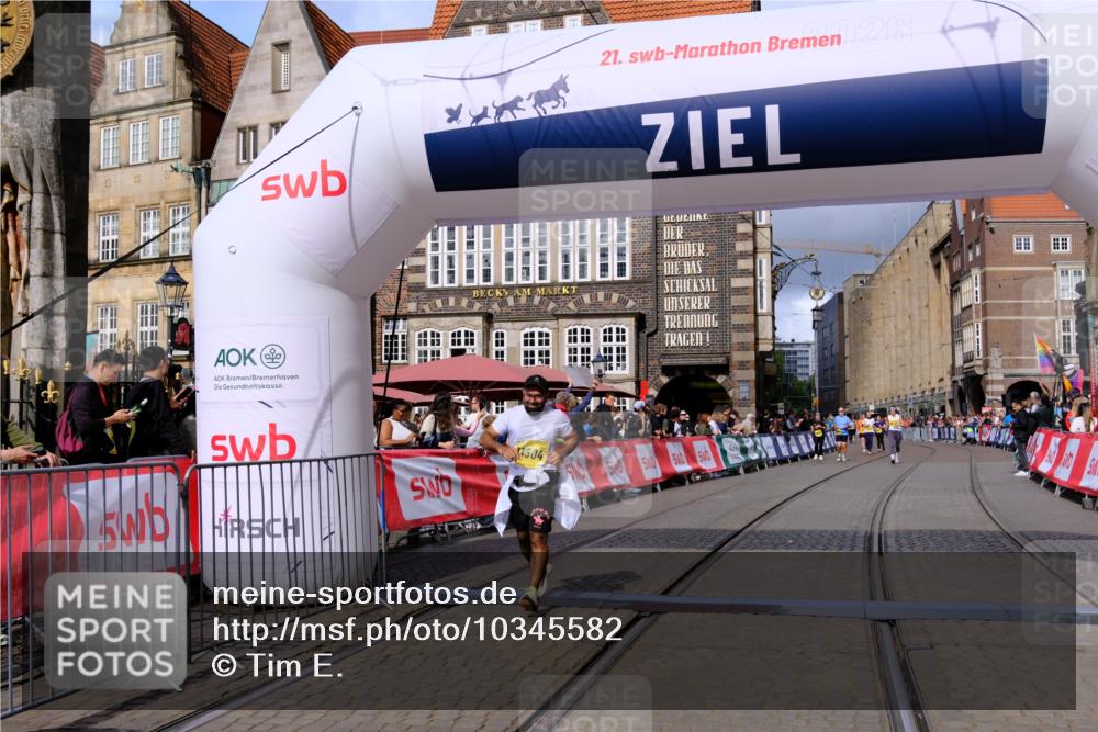13.09.2026 - 21. swb-Marathon Bremen Tim E. http://msf.ph/oto/10345582 13.09.2026 11:15:50 Ziel 10606, 11504, 12137 meine-sportfotos.de