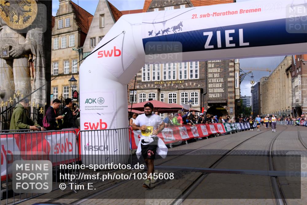 13.09.2026 - 21. swb-Marathon Bremen Tim E. http://msf.ph/oto/10345608 13.09.2026 11:15:50 Ziel 10606, 11504, 12137 meine-sportfotos.de