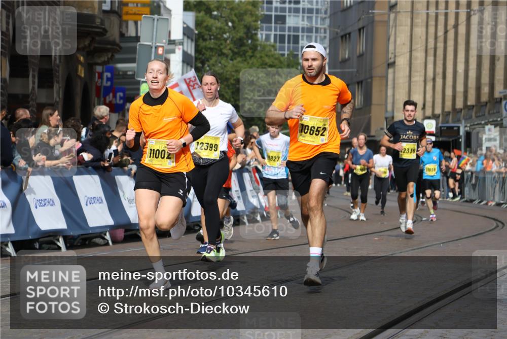 13.09.2026 - 21. swb-Marathon Bremen Strokosch-Dieckow http://msf.ph/oto/10345610 13.09.2026 10:52:51 Ziel 10193, 10761, 10812, 10906, 10958, 11109, 11144, 11350, 11362, 11604, 11605, 11669, 12361, 12439, 12533, 10284, 10304, 10714, 10863, 11238, 11282, 11386, 11575, 11766, 12019, 12369, 12398 meine-sportfotos.de