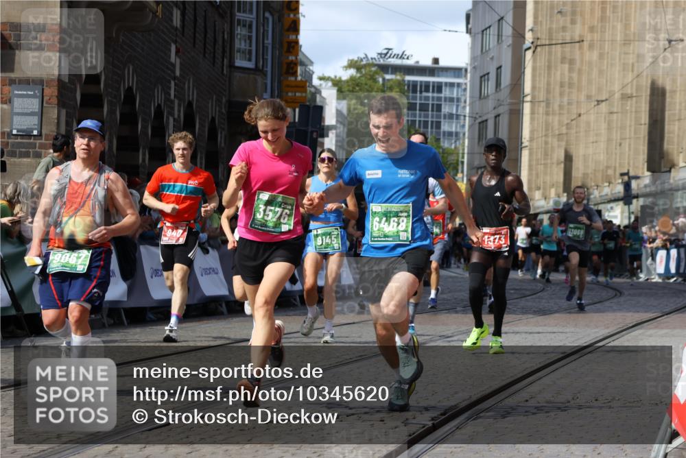 13.09.2026 - 21. swb-Marathon Bremen Strokosch-Dieckow http://msf.ph/oto/10345620 13.09.2026 13:27:53 Ziel 323, 593, 857, 940, 1006, 1373, 1574, 2345, 2668, 2686, 3013, 3460, 3521, 4421, 4496, 4593, 5081, 5220, 5290, 5358, 5557, 5616, 6067, 6306, 7110, 9727, 488, 1343, 1456, 3480, 5462, 7926, 8188, 8656, 9067, 9145, 9167, 9168, 13069 meine-sportfotos.de