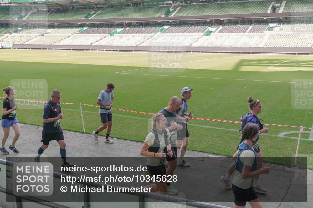 13.09.2026 - 21. swb-Marathon Bremen Michael Burmester http://msf.ph/oto/10345628 13.09.2026 13:32:44 Laufen im Stadion 155, 295, 344, 350, 386, 487, 490, 594, 617, 690, 765, 786, 787, 965, 1001, 1051, 1133, 1142, 1292, 1310, 1326, 1329, 1377, 1427, 1591, 1592, 1801, 1869, 1892, 1897, 1904, 1923, 2077, 2132, 2226, 2230, 2231, 2253, 2270, 2274, 2320, 2344, 2374, 2399, 2400, 2456, 2514, 2523, 2539, 2556, 2616, 2630, 2649, 2718, 2726, 2769, 2848, 2945, 3014, 3038, 3140, 3223, 3350, 3379, 3426, 3572, 3601, 3614, 3644, 3736, 3746, 3797, 3901, 3918, 3944 meine-sportfotos.de