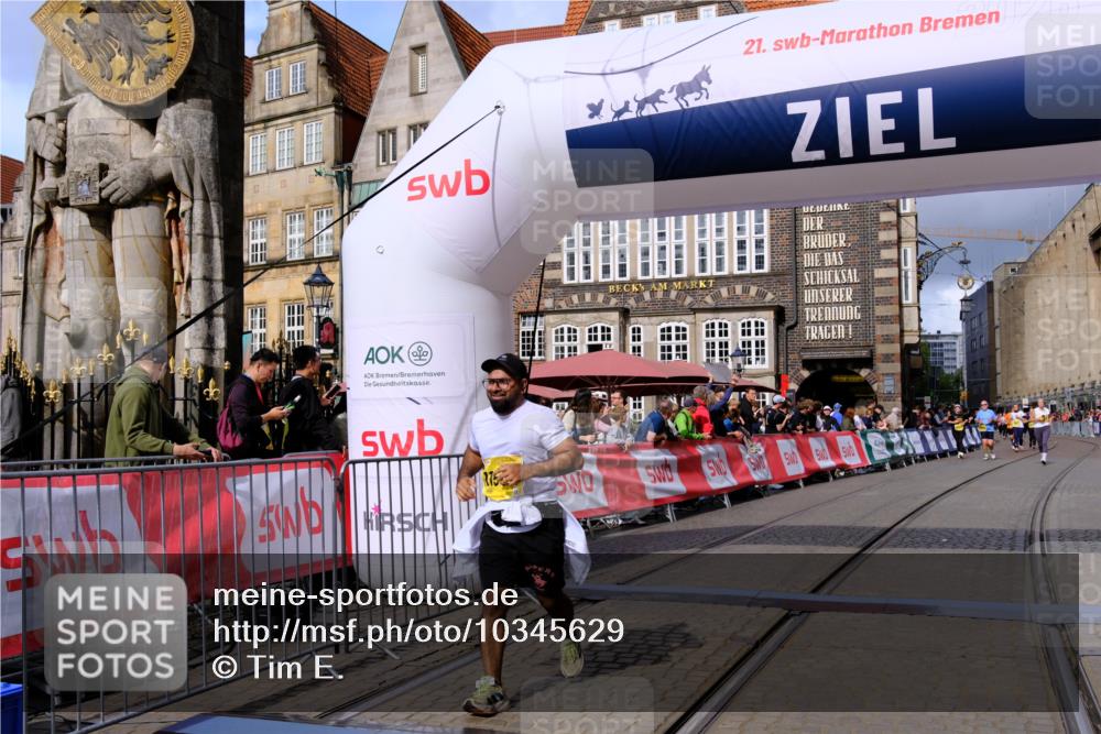 13.09.2026 - 21. swb-Marathon Bremen Tim E. http://msf.ph/oto/10345629 13.09.2026 11:15:51 Ziel 10572, 11504, 12137 meine-sportfotos.de