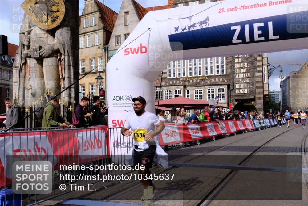 13.09.2026 - 21. swb-Marathon Bremen Tim E. http://msf.ph/oto/10345637 13.09.2026 11:15:51 Ziel 10572, 11504, 12137 meine-sportfotos.de