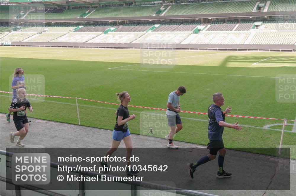 13.09.2026 - 21. swb-Marathon Bremen Michael Burmester http://msf.ph/oto/10345642 13.09.2026 13:32:46 Laufen im Stadion 155, 344, 350, 386, 487, 490, 594, 617, 690, 765, 786, 787, 965, 1001, 1051, 1133, 1142, 1292, 1310, 1326, 1329, 1377, 1427, 1591, 1592, 1801, 1869, 1892, 1897, 1904, 1923, 2077, 2132, 2226, 2230, 2231, 2253, 2270, 2274, 2320, 2344, 2374, 2399, 2400, 2456, 2514, 2523, 2539, 2556, 2616, 2630, 2649, 2718, 2726, 2769, 2848, 2945, 2982, 3014, 3140, 3223, 3350, 3379, 3426, 3572, 3601, 3614, 3644, 3736, 3746, 3797, 3901, 3944 meine-sportfotos.de