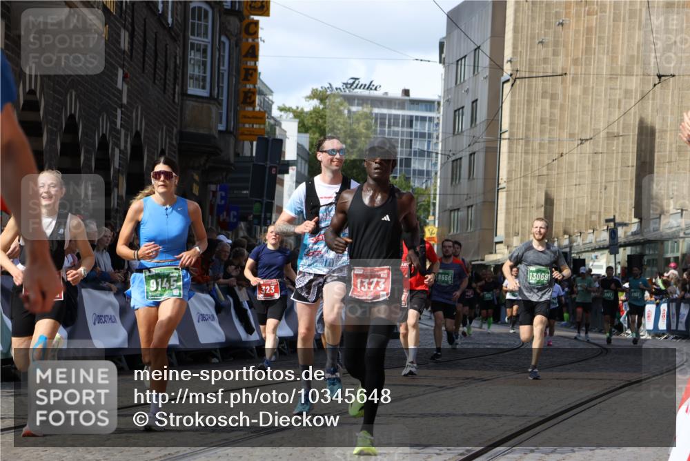 13.09.2026 - 21. swb-Marathon Bremen Strokosch-Dieckow http://msf.ph/oto/10345648 13.09.2026 13:27:54 Ziel 323, 593, 857, 940, 1006, 1373, 1574, 2345, 2668, 2686, 3013, 3460, 3521, 3970, 4421, 4496, 4593, 5081, 5220, 5290, 5358, 5557, 5616, 6067, 6306, 7110, 9727, 488, 1343, 3480, 7926, 8188, 8656, 9145, 9167, 9168, 9881, 13069 meine-sportfotos.de