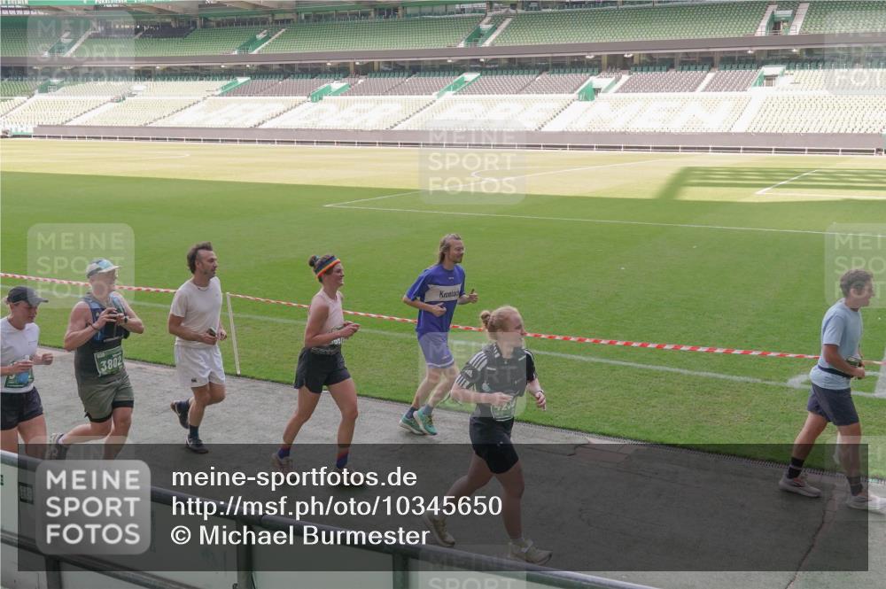 13.09.2026 - 21. swb-Marathon Bremen Michael Burmester http://msf.ph/oto/10345650 13.09.2026 13:32:48 Laufen im Stadion 155, 344, 350, 386, 487, 490, 594, 617, 690, 765, 786, 787, 965, 1001, 1051, 1133, 1142, 1292, 1310, 1326, 1377, 1427, 1591, 1592, 1801, 1869, 1892, 1897, 1904, 1923, 2077, 2132, 2226, 2230, 2231, 2253, 2270, 2274, 2320, 2344, 2374, 2399, 2400, 2456, 2514, 2523, 2539, 2556, 2616, 2630, 2649, 2718, 2726, 2769, 2848, 2945, 2982, 3014, 3140, 3223, 3350, 3379, 3572, 3601, 3614, 3644, 3736, 3746, 3797, 3901, 3944, 3952 meine-sportfotos.de