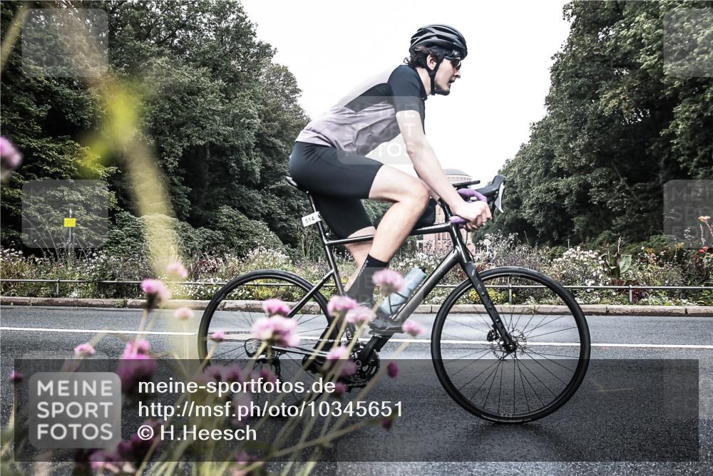 13.09.2026 - Stadtparktriathlon H.Heesch http://msf.ph/oto/10345651 13.09.2026 10:58:03 Radfahren 378, 514, 590, 595, 597 meine-sportfotos.de