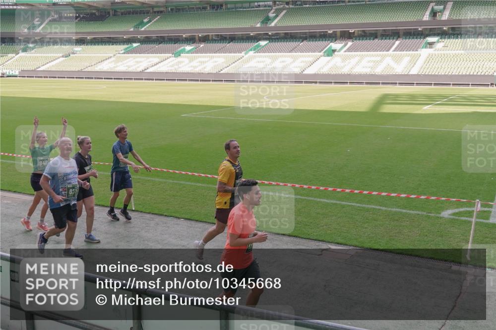 13.09.2026 - 21. swb-Marathon Bremen Michael Burmester http://msf.ph/oto/10345668 13.09.2026 13:32:54 Laufen im Stadion 155, 344, 350, 386, 490, 594, 617, 690, 765, 786, 787, 1001, 1051, 1133, 1142, 1292, 1310, 1326, 1377, 1427, 1591, 1592, 1760, 1801, 1869, 1892, 1897, 1904, 1923, 2077, 2132, 2226, 2230, 2231, 2253, 2270, 2274, 2320, 2344, 2374, 2399, 2400, 2456, 2514, 2515, 2523, 2539, 2556, 2616, 2630, 2649, 2718, 2726, 2769, 2848, 2945, 2982, 3014, 3140, 3223, 3350, 3379, 3443, 3572, 3601, 3614, 3644, 3736, 3746, 3797, 3901, 3911, 3944, 3952 meine-sportfotos.de