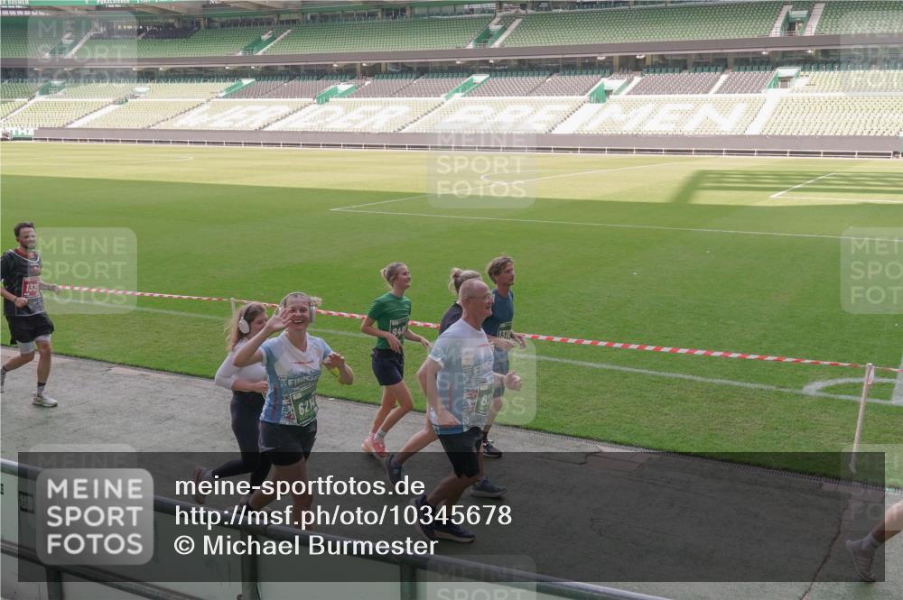 13.09.2026 - 21. swb-Marathon Bremen Michael Burmester http://msf.ph/oto/10345678 13.09.2026 13:32:56 Laufen im Stadion 155, 344, 350, 386, 490, 594, 617, 690, 765, 786, 787, 1001, 1051, 1133, 1142, 1292, 1310, 1326, 1377, 1427, 1591, 1592, 1760, 1801, 1869, 1892, 1897, 1904, 1923, 2077, 2132, 2226, 2230, 2231, 2253, 2270, 2274, 2320, 2344, 2374, 2399, 2400, 2456, 2514, 2515, 2523, 2539, 2556, 2616, 2630, 2649, 2718, 2769, 2848, 2945, 2982, 3014, 3140, 3223, 3350, 3379, 3443, 3503, 3572, 3601, 3614, 3644, 3736, 3746, 3797, 3901, 3911, 3944, 3952 meine-sportfotos.de