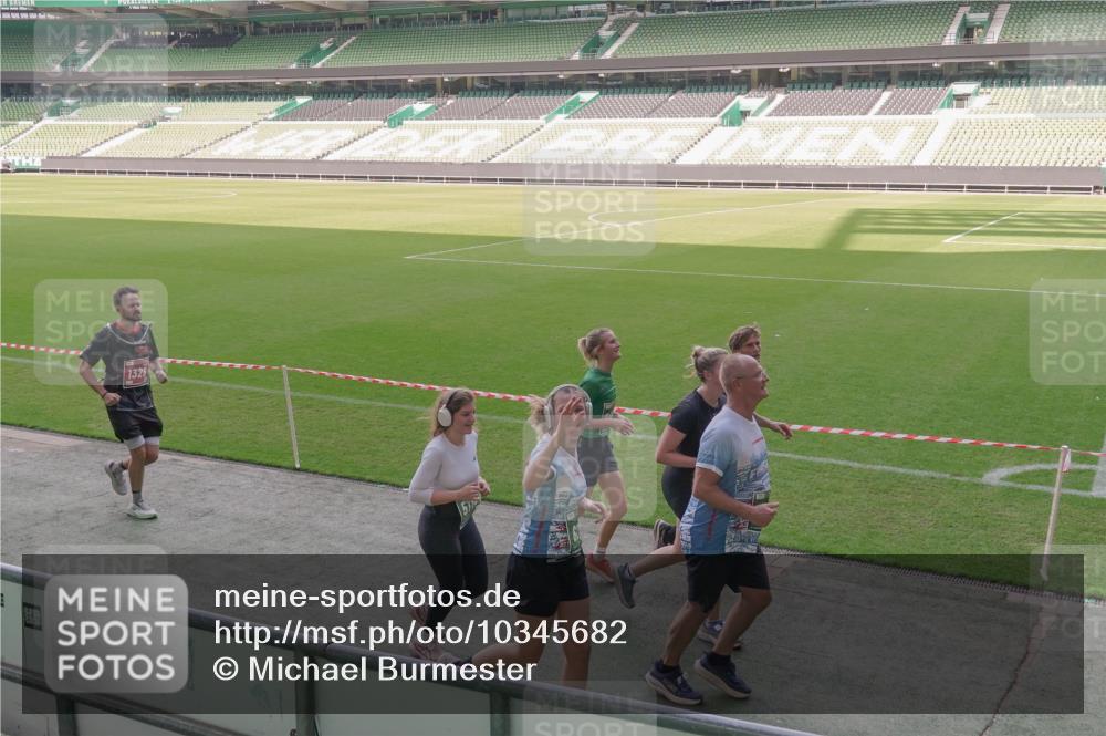 13.09.2026 - 21. swb-Marathon Bremen Michael Burmester http://msf.ph/oto/10345682 13.09.2026 13:32:56 Laufen im Stadion 155, 344, 350, 386, 490, 594, 617, 690, 765, 786, 787, 1001, 1051, 1133, 1142, 1292, 1310, 1326, 1377, 1427, 1591, 1592, 1760, 1801, 1869, 1892, 1897, 1904, 1923, 2077, 2132, 2226, 2230, 2231, 2253, 2270, 2274, 2320, 2344, 2374, 2399, 2400, 2456, 2514, 2515, 2523, 2539, 2556, 2616, 2630, 2649, 2718, 2769, 2848, 2945, 2982, 3014, 3140, 3223, 3350, 3379, 3443, 3503, 3572, 3601, 3614, 3644, 3736, 3746, 3797, 3901, 3911, 3944, 3952 meine-sportfotos.de