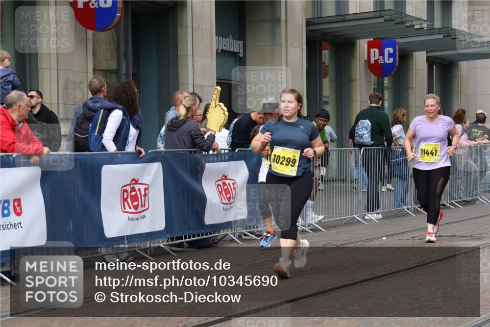 13.09.2026 - 21. swb-Marathon Bremen Strokosch-Dieckow http://msf.ph/oto/10345690 13.09.2026 11:09:46 Ziel 10299, 10435, 10751, 10963, 11119, 11383, 11437, 11441, 11732, 11933, 12117, 12207, 12293, 10234, 10386, 10417, 10424, 10645, 10696, 10712, 10737, 10785, 10981, 10990, 10991, 11192, 11225, 11937, 12409, 12449, 12474, 12532 meine-sportfotos.de