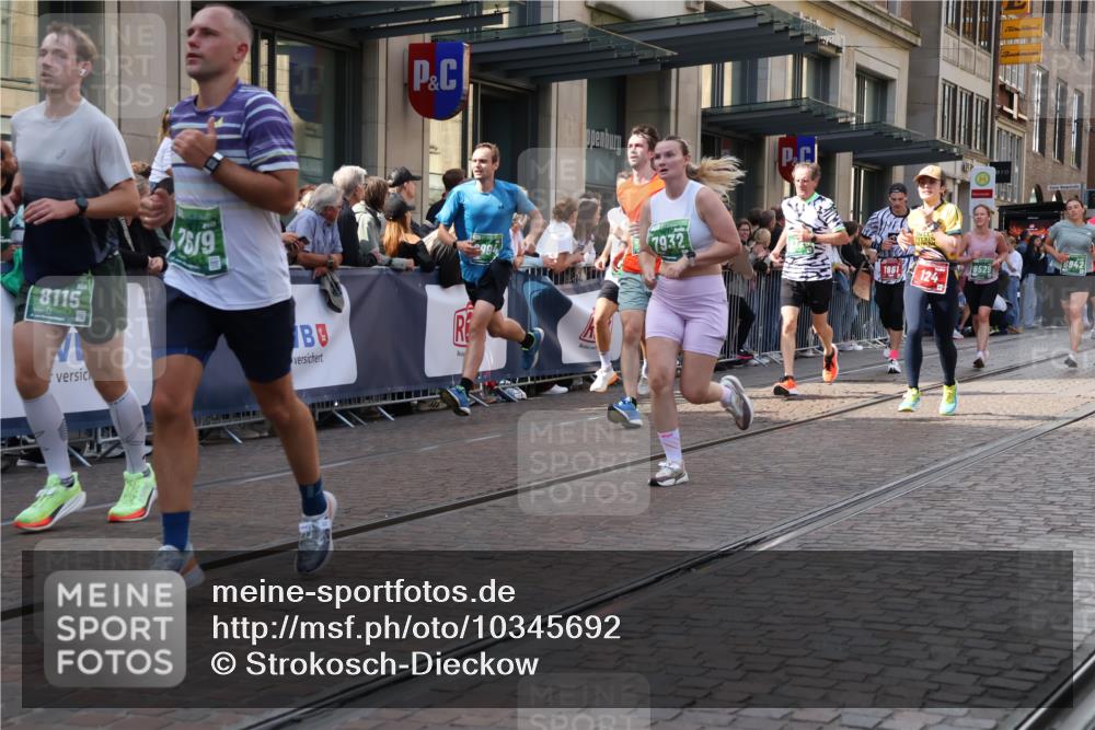 13.09.2026 - 21. swb-Marathon Bremen Strokosch-Dieckow http://msf.ph/oto/10345692 13.09.2026 13:29:51 Ziel 881, 1205, 1308, 1611, 1653, 1759, 1780, 1848, 1909, 1938, 2126, 2265, 2364, 3190, 4763, 5039, 5198, 5348, 5615, 5631, 6225, 6720, 6942, 6992, 6994, 7184, 7609, 7932, 7966, 8105, 8110, 8115, 8441, 8470, 9015, 9104, 9125, 9412, 9529, 109, 124, 454, 716, 1073, 1173, 1243, 1581, 1861, 2076, 2289, 2742, 3030, 3320, 3618, 3667, 3908, 4115, 4524, 4575, 4576, 5244, 6006, 6127, 6384, 6725, 7079, 7093, 7884, 8267, 8481, 8899, 9049 meine-sportfotos.de