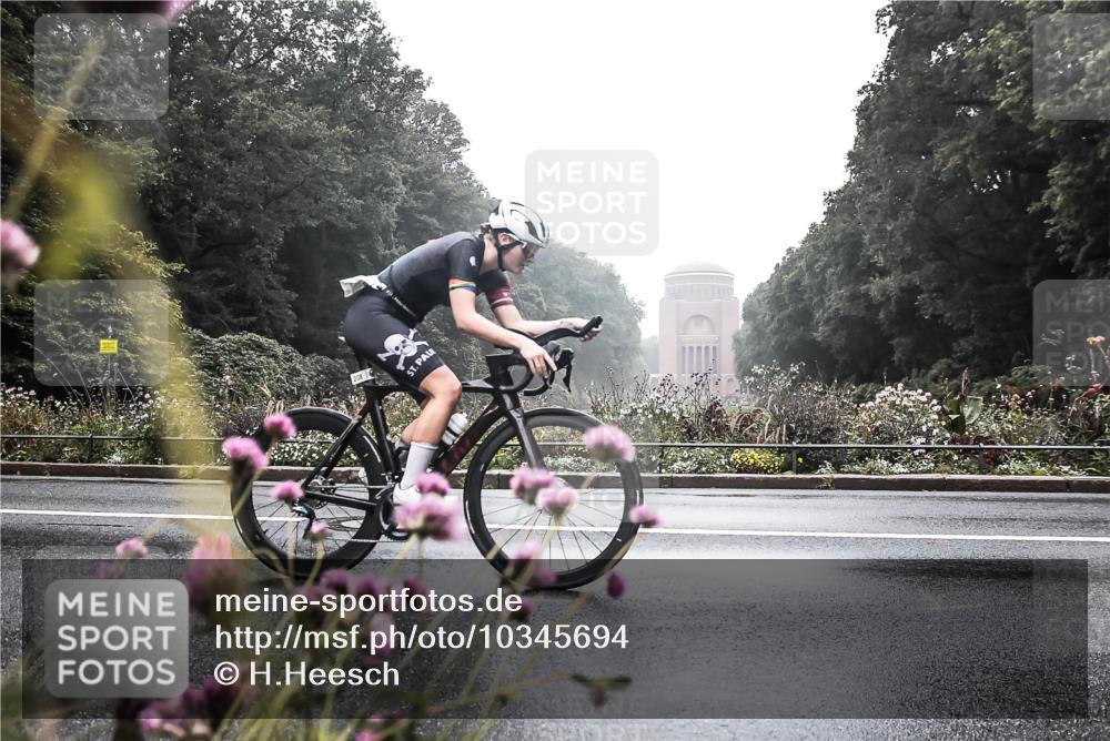 13.09.2026 - Stadtparktriathlon H.Heesch http://msf.ph/oto/10345694 13.09.2026 09:28:34 Radfahren 143, 158, 160, 208 meine-sportfotos.de