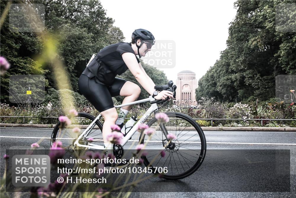 13.09.2026 - Stadtparktriathlon H.Heesch http://msf.ph/oto/10345706 13.09.2026 10:58:28 Radfahren 386, 422, 639, 686 meine-sportfotos.de