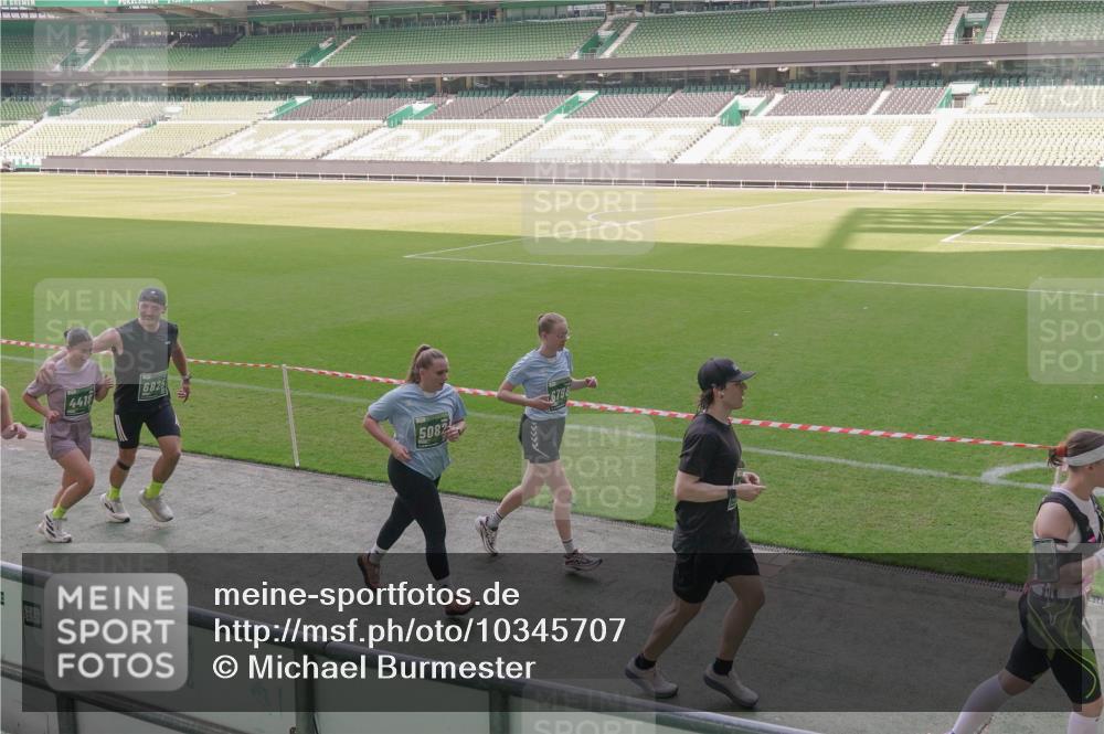 13.09.2026 - 21. swb-Marathon Bremen Michael Burmester http://msf.ph/oto/10345707 13.09.2026 13:33:02 Laufen im Stadion 155, 344, 350, 386, 428, 490, 594, 617, 690, 765, 786, 787, 1001, 1051, 1098, 1133, 1142, 1292, 1310, 1326, 1377, 1427, 1557, 1591, 1592, 1760, 1801, 1869, 1892, 1897, 1923, 2077, 2132, 2226, 2230, 2231, 2253, 2270, 2274, 2320, 2344, 2374, 2399, 2400, 2456, 2479, 2514, 2515, 2523, 2539, 2556, 2616, 2630, 2649, 2718, 2757, 2769, 2787, 2848, 2945, 2982, 3014, 3140, 3223, 3350, 3379, 3443, 3503, 3572, 3577, 3601, 3614, 3644, 3736, 3746, 3797, 3875, 3901, 3911, 3944, 3952 meine-sportfotos.de