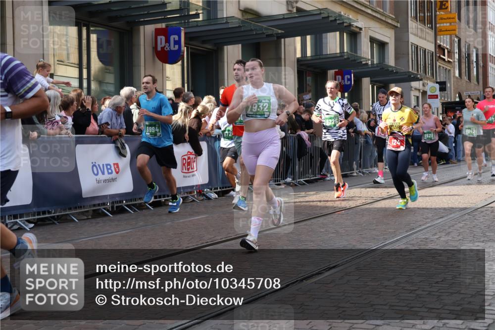13.09.2026 - 21. swb-Marathon Bremen Strokosch-Dieckow http://msf.ph/oto/10345708 13.09.2026 13:29:51 Ziel 881, 1205, 1308, 1611, 1653, 1759, 1780, 1848, 1909, 1938, 2126, 2265, 2364, 3190, 4763, 5039, 5198, 5348, 5615, 5631, 6225, 6720, 6942, 6992, 6994, 7184, 7609, 7932, 7966, 8105, 8110, 8115, 8441, 8470, 9015, 9104, 9125, 9412, 9529, 109, 124, 454, 716, 1073, 1173, 1243, 1581, 1861, 2076, 2289, 2742, 3030, 3320, 3618, 3667, 3908, 4115, 4524, 4575, 4576, 5244, 6006, 6127, 6384, 6725, 7079, 7093, 7884, 8267, 8481, 8899, 9049 meine-sportfotos.de