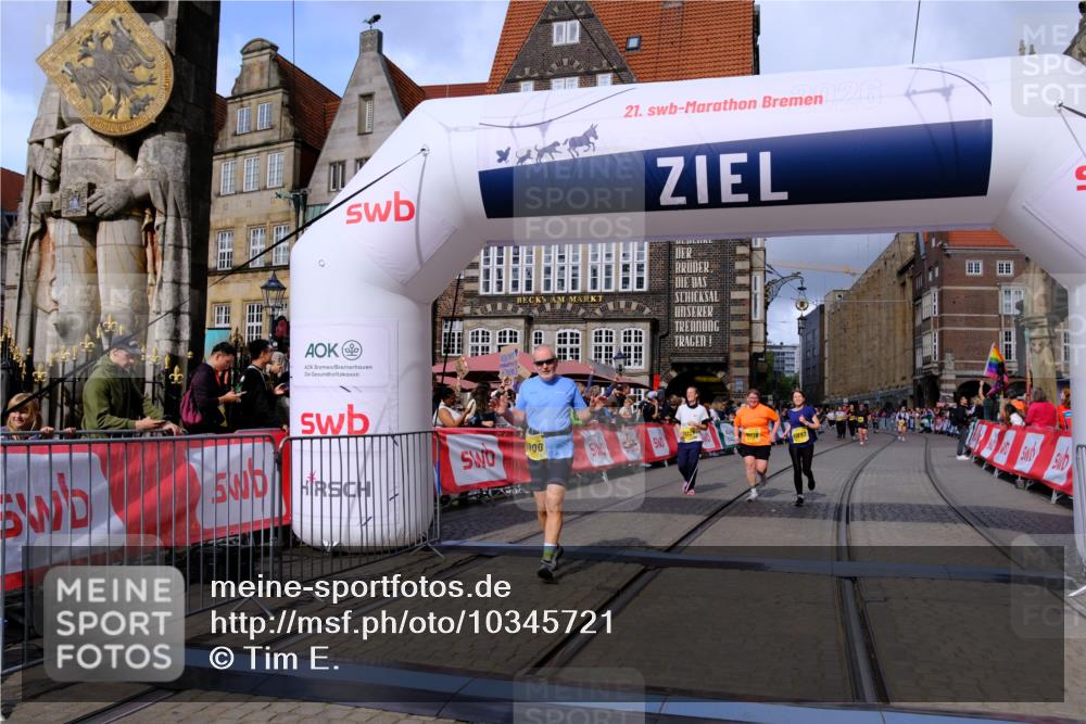 13.09.2026 - 21. swb-Marathon Bremen Tim E. http://msf.ph/oto/10345721 13.09.2026 11:16:03 Ziel 10572, 10900, 11307, 11778, 11897, 11940, 12137 meine-sportfotos.de