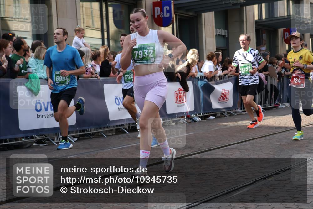 13.09.2026 - 21. swb-Marathon Bremen Strokosch-Dieckow http://msf.ph/oto/10345735 13.09.2026 13:29:51 Ziel 881, 1205, 1308, 1611, 1653, 1759, 1780, 1848, 1909, 1938, 2126, 2265, 2364, 3190, 4763, 5039, 5198, 5348, 5615, 5631, 6225, 6720, 6942, 6992, 6994, 7184, 7609, 7932, 7966, 8105, 8110, 8115, 8441, 8470, 9015, 9104, 9125, 9412, 9529, 109, 124, 454, 716, 1073, 1173, 1243, 1581, 1861, 2076, 2289, 2742, 3030, 3320, 3618, 3667, 3908, 4115, 4524, 4575, 4576, 5244, 6006, 6127, 6384, 6725, 7079, 7093, 7884, 8267, 8481, 8899, 9049 meine-sportfotos.de