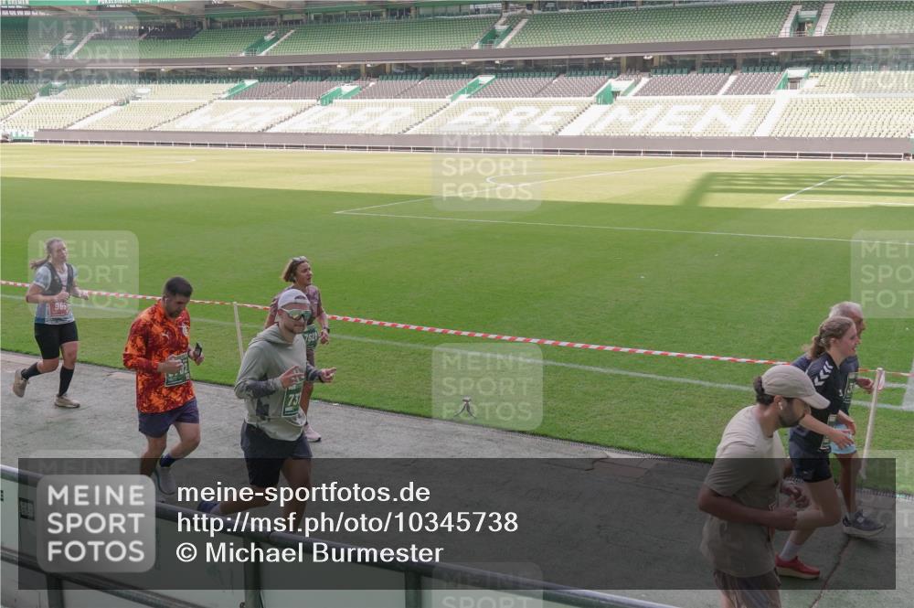 13.09.2026 - 21. swb-Marathon Bremen Michael Burmester http://msf.ph/oto/10345738 13.09.2026 13:33:06 Laufen im Stadion 155, 344, 350, 386, 428, 490, 594, 617, 690, 765, 786, 787, 1001, 1051, 1098, 1133, 1142, 1292, 1326, 1377, 1427, 1557, 1591, 1592, 1661, 1760, 1801, 1869, 1897, 1923, 1996, 2077, 2132, 2226, 2230, 2231, 2253, 2270, 2274, 2320, 2344, 2374, 2399, 2400, 2456, 2479, 2514, 2515, 2523, 2539, 2543, 2556, 2616, 2630, 2649, 2718, 2757, 2769, 2787, 2848, 2945, 2982, 3014, 3223, 3350, 3379, 3443, 3503, 3572, 3577, 3601, 3614, 3644, 3746, 3797, 3875, 3901, 3911, 3952, 4001 meine-sportfotos.de