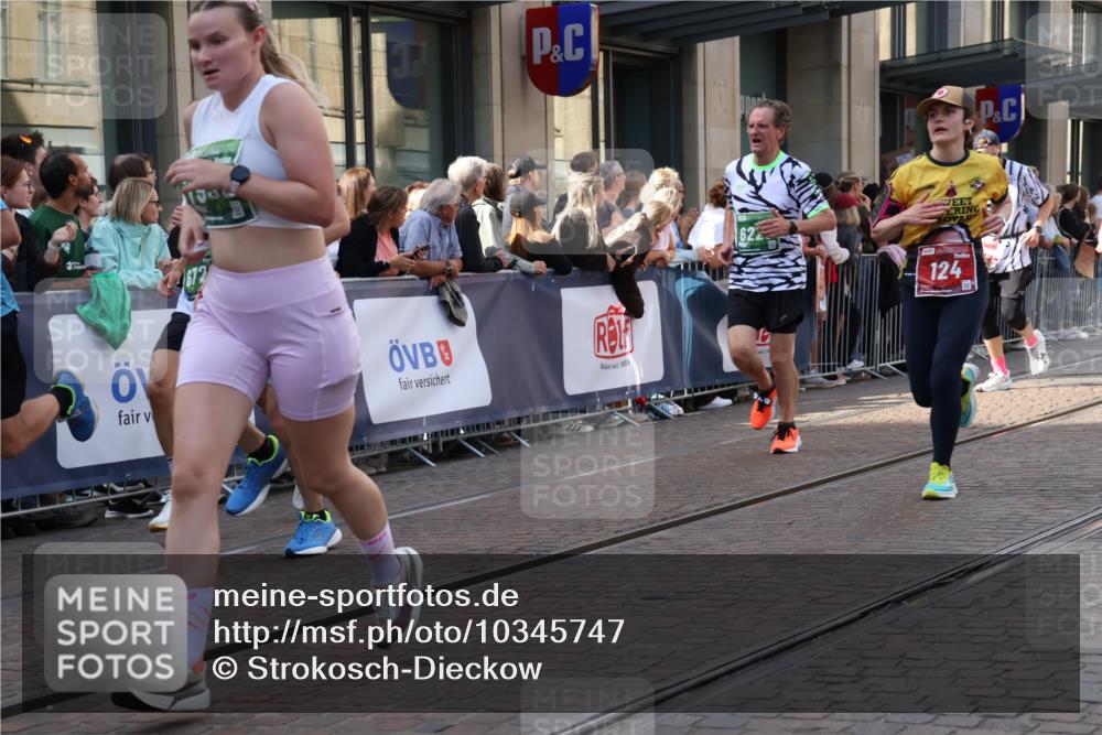 13.09.2026 - 21. swb-Marathon Bremen Strokosch-Dieckow http://msf.ph/oto/10345747 13.09.2026 13:29:52 Ziel 881, 1205, 1308, 1611, 1653, 1759, 1780, 1848, 1909, 1938, 2126, 2265, 2364, 2900, 3190, 4763, 5039, 5198, 5348, 5615, 5631, 6225, 6720, 6942, 6992, 6994, 7184, 7609, 7932, 7966, 8105, 8110, 8115, 8441, 8470, 8494, 9015, 9104, 9125, 9412, 9529, 109, 124, 454, 716, 1073, 1173, 1243, 1581, 1759, 1861, 2076, 2289, 3030, 3320, 3618, 3667, 3908, 4115, 4524, 4575, 4576, 5244, 6006, 6127, 6384, 6725, 7079, 7093, 7884, 8267, 8481, 8899, 9049 meine-sportfotos.de