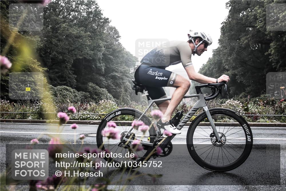 13.09.2026 - Stadtparktriathlon H.Heesch http://msf.ph/oto/10345752 13.09.2026 09:29:11 Radfahren 76, 101, 178 meine-sportfotos.de