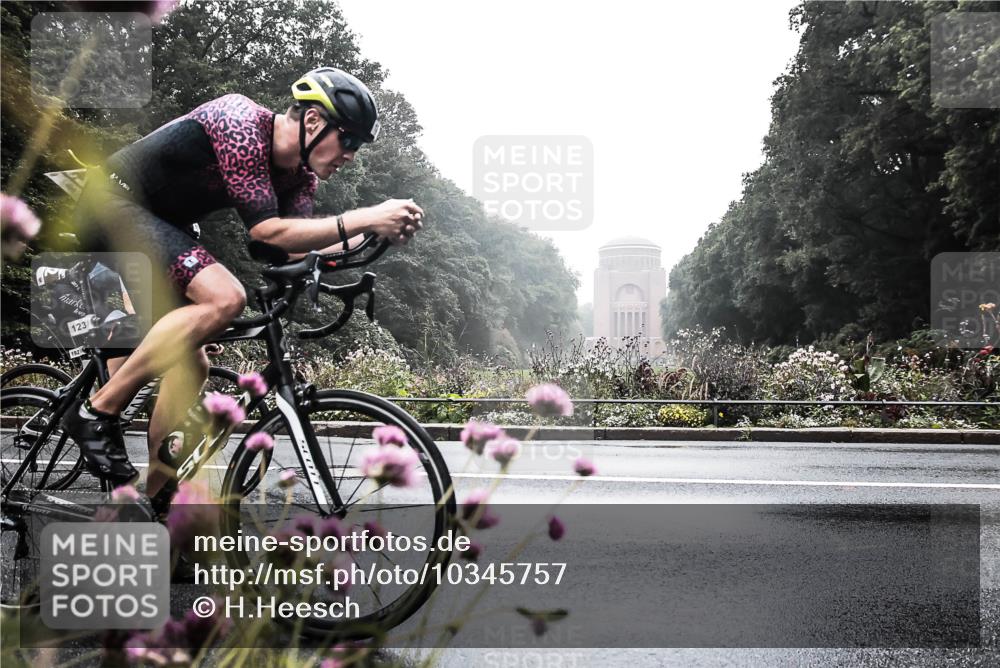 13.09.2026 - Stadtparktriathlon H.Heesch http://msf.ph/oto/10345757 13.09.2026 09:29:16 Radfahren 101, 123, 186, 192 meine-sportfotos.de