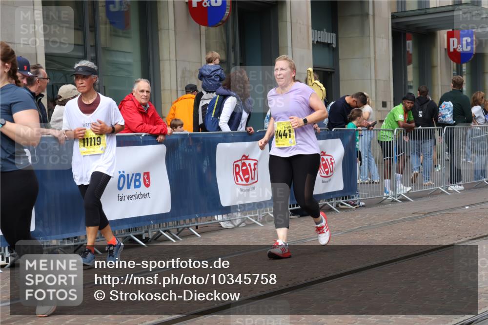 13.09.2026 - 21. swb-Marathon Bremen Strokosch-Dieckow http://msf.ph/oto/10345758 13.09.2026 11:09:48 Ziel 10299, 10435, 10751, 10963, 11119, 11383, 11441, 11725, 11732, 11933, 12117, 12207, 12293, 10234, 10386, 10417, 10424, 10645, 10696, 10712, 10737, 10785, 10990, 10991, 11192, 11383, 11437, 11937, 12409, 12449, 12474, 12532 meine-sportfotos.de