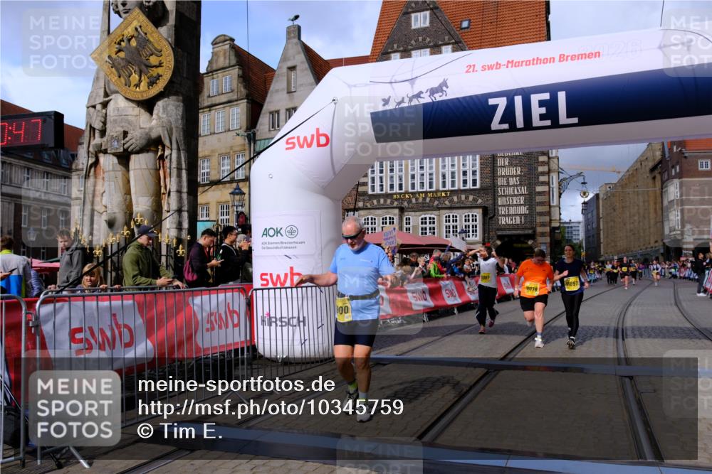 13.09.2026 - 21. swb-Marathon Bremen Tim E. http://msf.ph/oto/10345759 13.09.2026 11:16:04 Ziel 10572, 10900, 11307, 11778, 11897, 11940, 12137 meine-sportfotos.de
