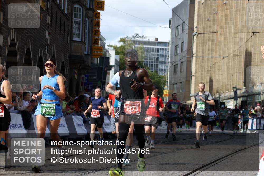 13.09.2026 - 21. swb-Marathon Bremen Strokosch-Dieckow http://msf.ph/oto/10345765 13.09.2026 13:27:55 Ziel 323, 593, 857, 940, 1006, 1373, 1574, 1932, 2345, 2668, 2686, 3013, 3460, 3521, 3970, 4421, 4496, 4593, 5081, 5220, 5290, 5358, 5557, 5616, 6067, 6306, 7110, 7358, 9727, 1343, 3480, 5360, 7926, 8188, 8656, 9145, 9167, 9168, 9543, 9881, 13069 meine-sportfotos.de