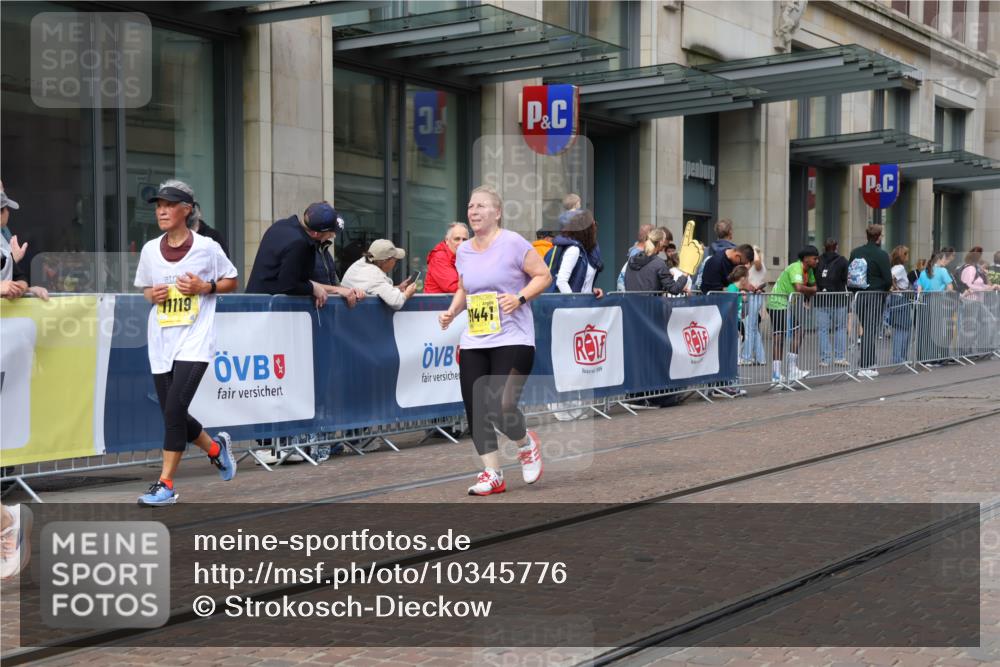 13.09.2026 - 21. swb-Marathon Bremen Strokosch-Dieckow http://msf.ph/oto/10345776 13.09.2026 11:09:49 Ziel 10299, 10435, 10751, 10963, 11119, 11441, 11725, 11732, 11933, 12117, 12207, 12293, 10234, 10386, 10417, 10424, 10645, 10696, 10712, 10737, 10785, 10990, 10991, 11192, 11383, 11437, 11937, 12409, 12449, 12474, 12532 meine-sportfotos.de