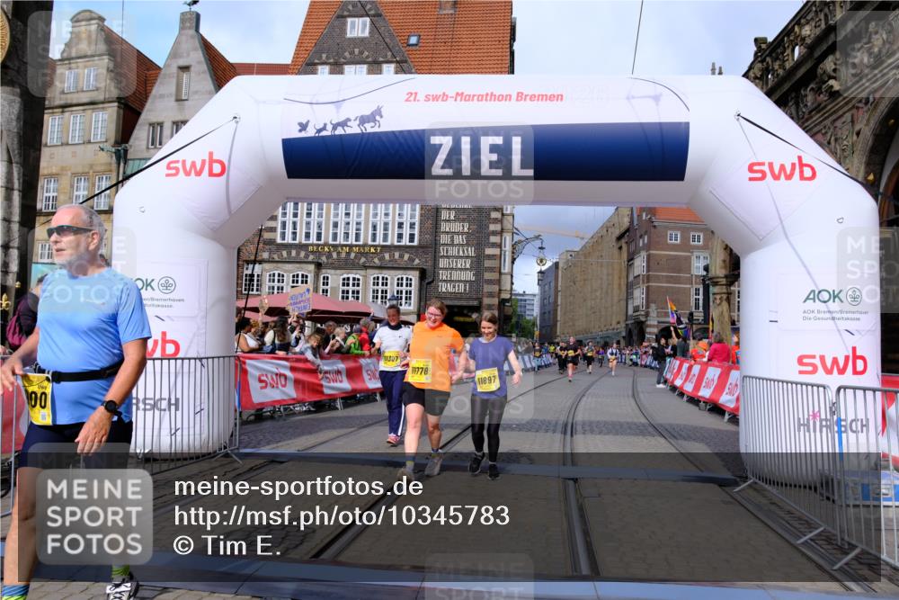 13.09.2026 - 21. swb-Marathon Bremen Tim E. http://msf.ph/oto/10345783 13.09.2026 11:16:05 Ziel 10474, 10572, 10900, 11307, 11778, 11897, 11940, 12137 meine-sportfotos.de