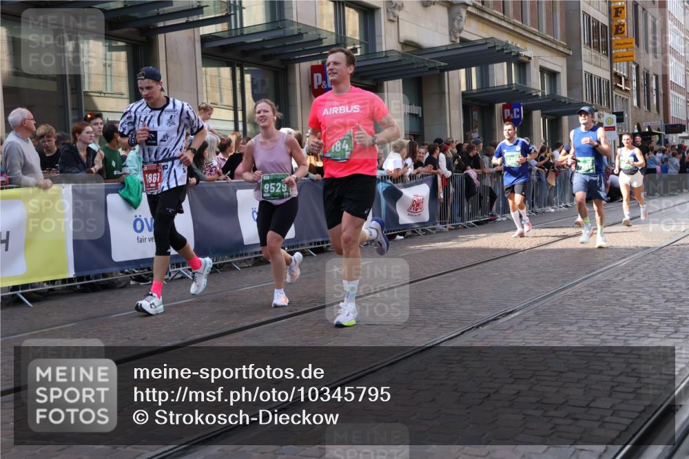 13.09.2026 - 21. swb-Marathon Bremen Strokosch-Dieckow http://msf.ph/oto/10345795 13.09.2026 13:29:55 Ziel 881, 1308, 1611, 1653, 1780, 1909, 1938, 2126, 2265, 2364, 2900, 3190, 4763, 5039, 5198, 5348, 5615, 6225, 6720, 6942, 6992, 6994, 7184, 7609, 7932, 7966, 8090, 8105, 8110, 8115, 8169, 8314, 8441, 8470, 8494, 9015, 9104, 9125, 9412, 9529, 109, 124, 454, 716, 1073, 1173, 1205, 1581, 1759, 1780, 1848, 1861, 2289, 3320, 3618, 3667, 3908, 4115, 4524, 4575, 4576, 5631, 6006, 6127, 6384, 6725, 7079, 7093, 7884, 8267, 8481, 8899, 9049 meine-sportfotos.de