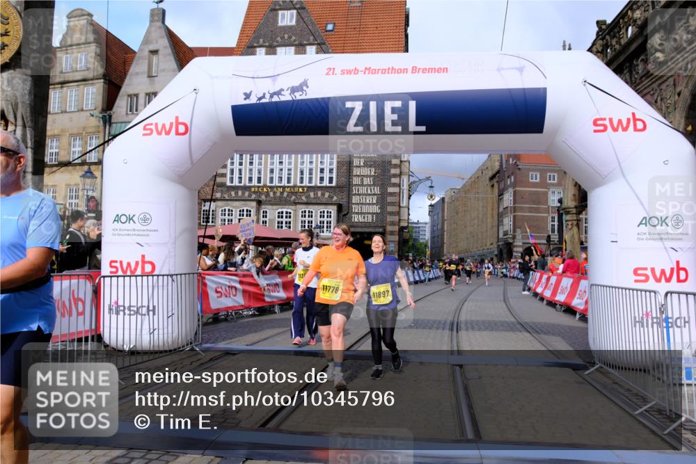 13.09.2026 - 21. swb-Marathon Bremen Tim E. http://msf.ph/oto/10345796 13.09.2026 11:16:05 Ziel 10474, 10572, 10900, 11307, 11778, 11897, 11940, 12137 meine-sportfotos.de