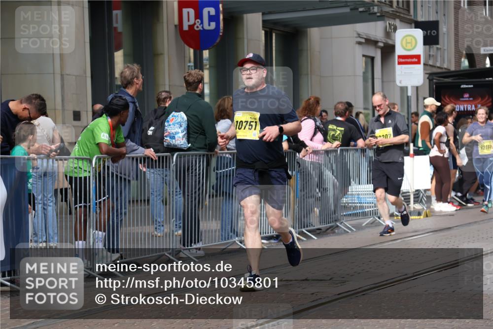 13.09.2026 - 21. swb-Marathon Bremen Strokosch-Dieckow http://msf.ph/oto/10345801 13.09.2026 11:09:51 Ziel 10299, 10361, 10362, 10435, 10751, 10963, 11119, 11382, 11725, 11732, 11933, 12117, 12207, 12293, 10234, 10386, 10417, 10424, 10435, 10645, 10696, 10712, 10737, 10785, 10990, 10991, 11192, 11383, 11437, 11441, 11937, 12409, 12449, 12474 meine-sportfotos.de